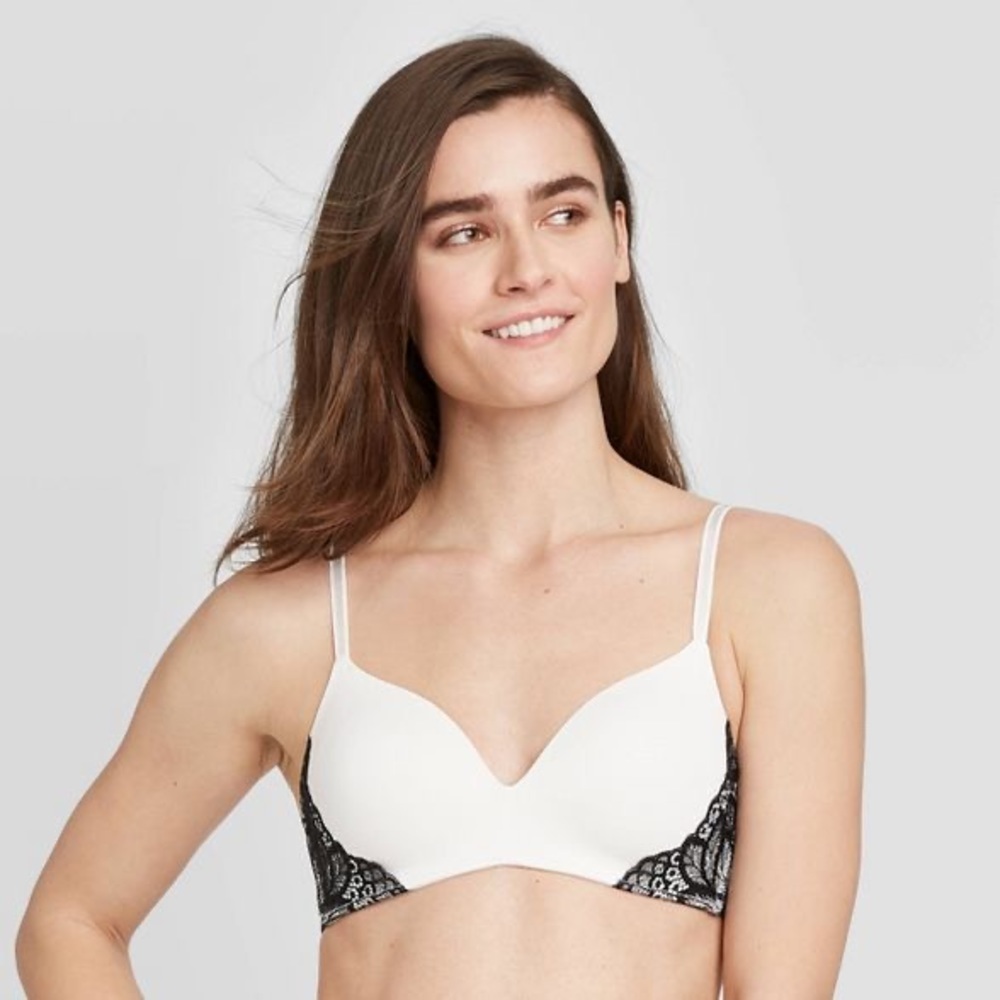 Auden Bliss Lightly Lined Wirefree Bra with Lace